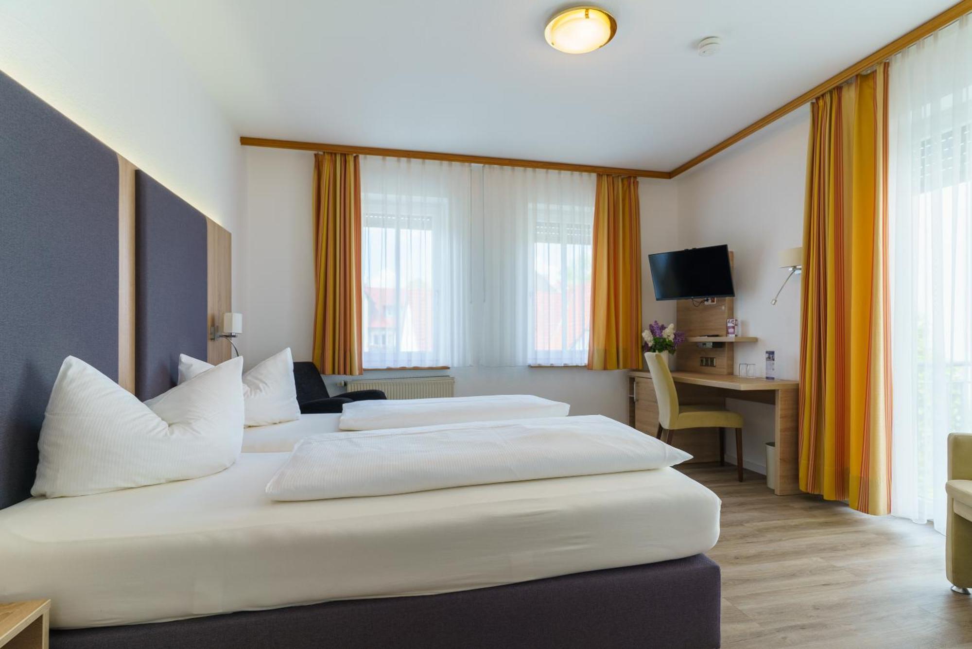 Stadthotel Pfeffermuehle Генгенбах Экстерьер фото