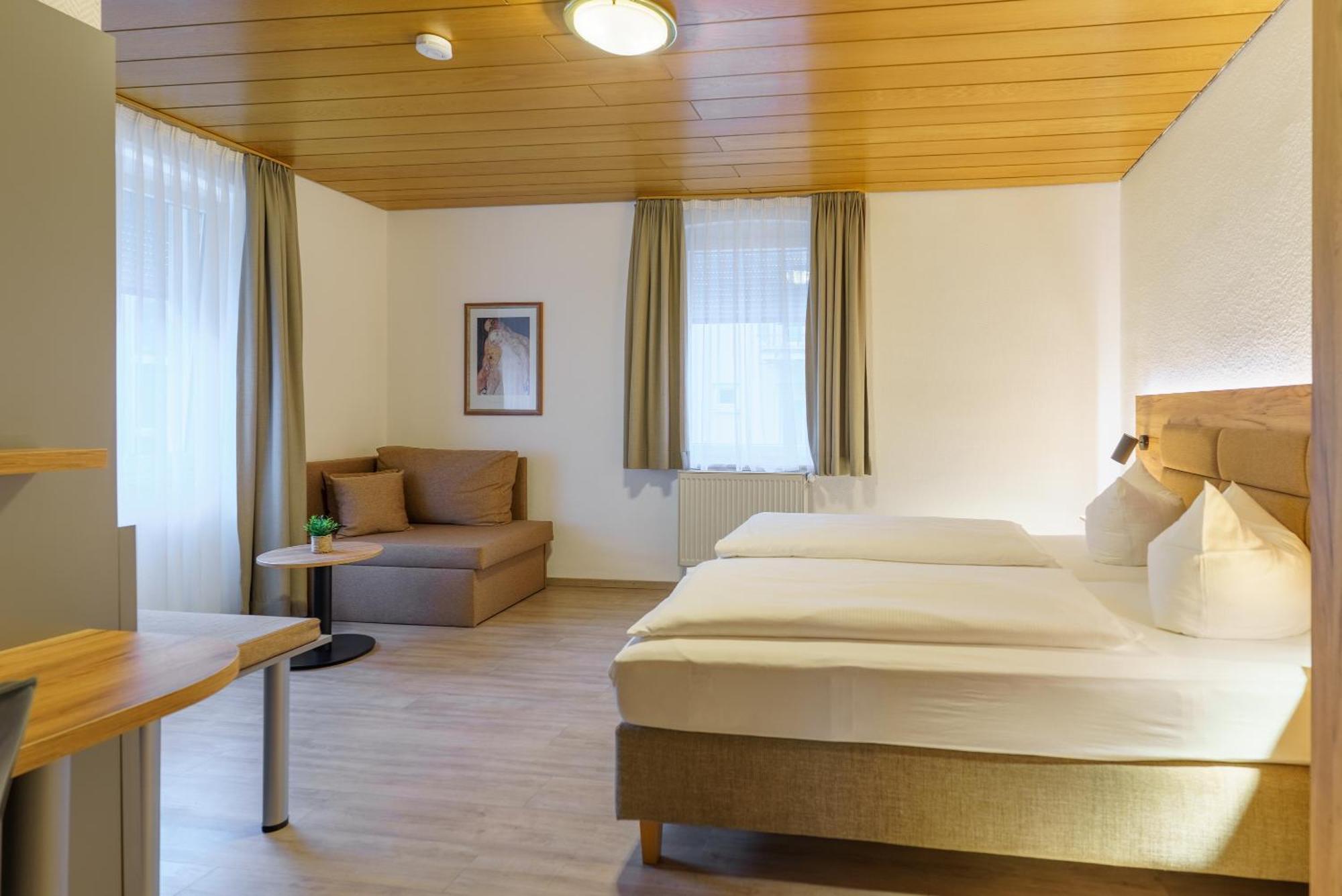 Stadthotel Pfeffermuehle Генгенбах Экстерьер фото